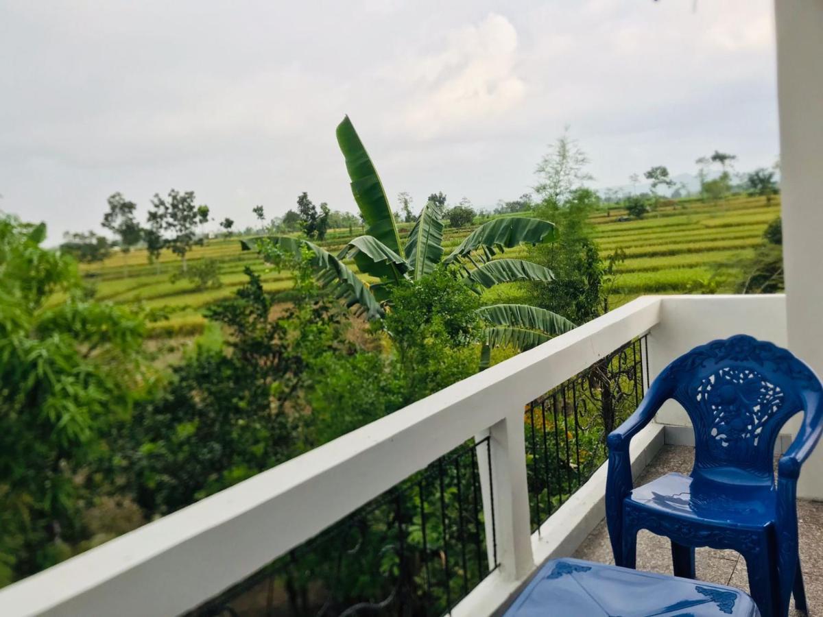 Tiara Homestay Plambi Exterior foto